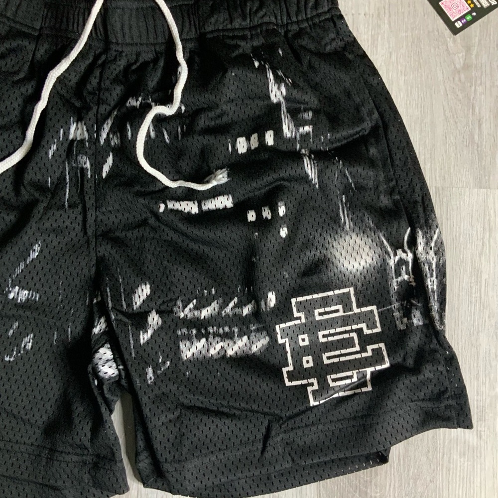 Black And White Eric Emanuel New York EE Shorts - Picture 3 of 7